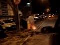 Pulando no carro em movimento Pulando no carro em movimento