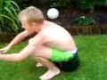 Josti in een emmer