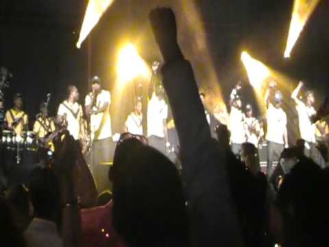 César NGADI : JB MPIANA, concert Dock Eiffel 5 César NGADI : JB MPIANA, concert Dock Eiffel 5