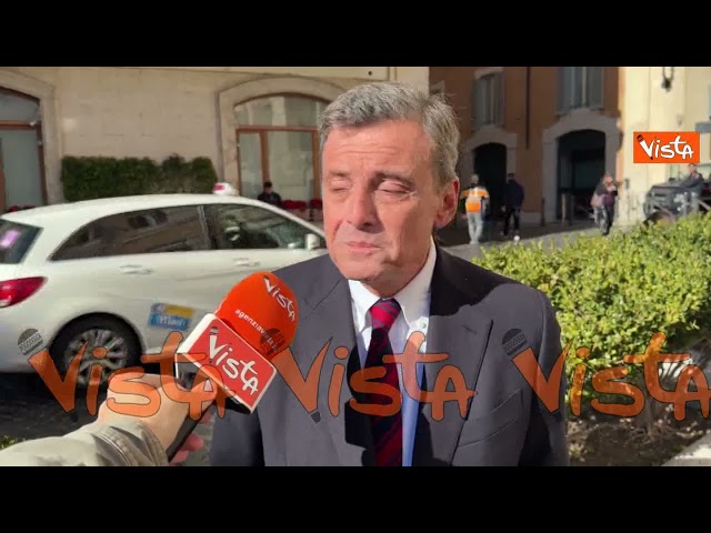 Calenda mostra tatuaggio con tridente Ucraina: Hanno disperato bisogno di sostegno