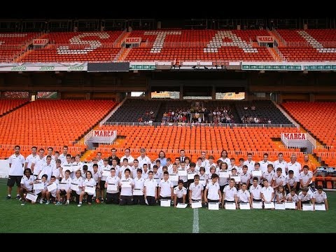 Valencia CF: 80 canteranos alevines cierran su etapa de F8 en Mestalla Valencia CF: 80 canteranos alevines cierran su etapa de F8 en Mestalla