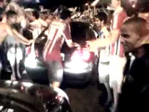 Praia de Icaraí , esquina com Miguel de Frias - comemoração Flu 1 - em 11.11.12.mp4