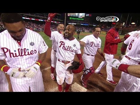 Rollins ends the game with a walk-off homer