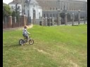 passeggiata attorno all'intervento di sistemazione area archeologica porta palatina a torino. 
la musica di sottofondo � una versione del pezzo dei bee gees con testo in latino, eseguita dall'ensemble micrologus (gruppo di musica antica) e daniele sepe con la rote jazz fraktion, dall'album kronomakia - 2008 - manifesto dischi
