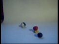 videos de 4 balls one white paper