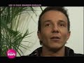 retrouver toute l'actualit� people en exclusivit� sur le site officiel http://www.jurydestars.com !
ancien employ� dans la soci�t� d'exploitation de bois africain de bernard-henri l�vy, ancien directeur financier (entre autres pour une soci�t� de d�coration du milliardaire, armateur, vendeur d'armes saoudien adnan kashoggi), guy carlier commence � vivre de sa plume en �crivant des chansons comme y a pas que les grands qui r�vent pour melody. il a �crit en 2005 la chanson ce qui ne tue pas nous rend plus fort pour johnny hallyday sur son album ma v�rit�.

parall�lement, il laisse des messages humoristiques sur le t�l�-r�pondeur de jean-luc delarue sur europe 1 ; pour amuser son fils, il se cr�e un personnage de professeur de math�matiques r�actionnaire nostalgique de la t�l�vision gaulliste, m. zermati. ses messages �tant quasiment s�lectionn�s chaque jour, delarue finit par l'inviter en studio et l'engage pour participer � la cr�ation � la t�l�vision de �a se discute.

en 1995, sous le pseudonyme de monsieur le tallec (ce personnage �tait pr�sent� comme le � gaulliste de droite impos� par la direction pour lutter contre le gauchisme rampant �), il �crit ses premi�res chroniques radiophoniques pour l'�mission dans tous les sens de laurent ruquier sur france inter. fid�le � la cha�ne, il poursuit, apr�s le d�part de ruquier, dans l'�mission de laurence boccolini rien � voir. en 2000, il rejoint l'�mission de st�phane bern le fou du roi, toujours sur france inter.

� partir de septembre 2004, guy carlier a remplac� ariane massenet dans l'�mission t�l�vis�e de marc-olivier fogiel on ne peut pas plaire � tout le monde sur france 3 dont la derni�re �mission a �t� diffus�e le 11 juin 2006. il exer�ait sa chronique guy carlier dans le bocal. il y faisait souvent allusion � ses origines modestes, et ne manquait pas d'�pingler ses quelques t�tes de turc, comme evelyne thomas incarnant marianne, carole rousseau, qui a intent� contre lui des proc�dures judiciaires, et elisabeth tessier, qui a failli partir de l'�mission, apr�s qu'il avait fait allusion � ses relations suppos�es avec le pr�sident fran�ois mitterrand. depuis septembre 2005, il y pratiquait une nouvelle rubrique, guy carlier dans le plasma, sp�cialement consacr�e � l'actualit� t�l�vis�e.

depuis janvier 2007, il est chroniqueur sur france 2 dans l'�mission cin�matographique jour de f�te et dans l'�mission footballistique france 2 foot.

par ailleurs, jusqu'en juin 2007, il animait tous les matins � 7h54 sur france inter une rubrique o� il dressait une satire de l'actualit�. pour cette saison radio 2007/2008, guy carlier participe � l'�mission 