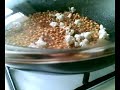 un uomo in cucina - nn interrompere con frasi inopportune un uomo in cucina - nn interrompere con frasi inopportune
