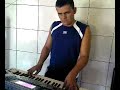 eu tocando teclado