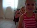 Rozalie en Izaline als K3