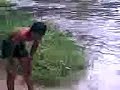 Click here to watch this video mandi di sungai jahang