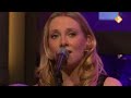 Jelka van Houten zingt Bambi op het ijs Jelka van Houten zingt Bambi op het ijs