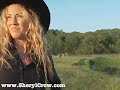 http://www.sherylcrow.com
here is an intimate look at sheryl in the studio recording her new album detours. sheryl teams up again with tuesday night music club  producer bill bottrell and also in the studio with sheryl is her longtime writing partner jeff trott.

in the video: sheryl crow, bill bottrell, jeremy stacey (drums), brian mccleod (drums), jeff trott, mimi parker

producer/director: catherine berclaz, cameraman: chris hudson, editor: mario provini