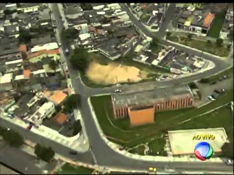 Moradores de Ferraz de Vasconcelos concentram lixo em locais públicos