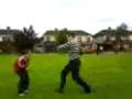 videos de Random Boy Gets Kicked In Head