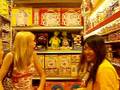 videos de REBECCA ANDI AND YUKO DANCING IN KB TOYS