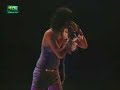 Yeah Yeah Yeahs: performing Grave Yard!