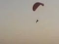 هبوط مظلي .. بس اخر شي تم حذف النهاية القاسيه للمظلي ..