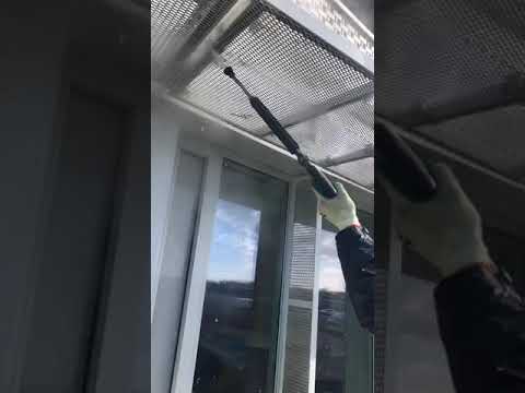 Reinigen van roosters en constructie groot bedrijfspand