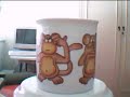 Caneca de porcelana pintada à mão. Maiores informações http://porcelanas.wordpress.com