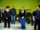 Les �tudiant(es) infirmier(es) dansent sur holly dolly