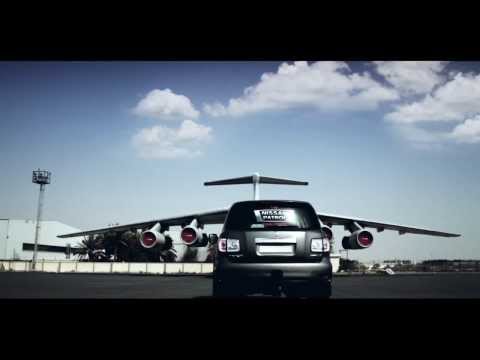 Nissan Patrol arrastra avión, video oficial