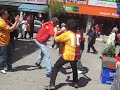 Gaziosmanpaşa'da 11 mayıs pazar günü bayrak asımı esnası... Yengeç Fenev, Yürüyoruz Biz Bu Yolda, Şampiyon Cimbom