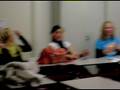 Wat doen Laureen en Irene onder een presentatie?