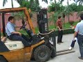 Chinesen gegen Gabelstapler Chinesen gegen Gabelstapler
