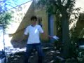 A gente ensaiando o esquete, ai de repente uma formiguinha ordinária cai no meu braço. Odeio insetos :~ desgraçados
Tirando o grito gay que eu dei o vídeo até que ficou legalzinho kkkk, alan iria fazer o famosoo 'êeeeeeeeeepa' quando passou um pessoal ai ele ficou tímido :D Meus amigos são os melhores ♥ Essas coisas só acontecem no cefet mesmo.