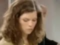 patrizia perde il lavoro di designer alla falkental porcellane a causa degli intrighi della madre contro julia e contro frederick gravenberg, nuovo capo della fabbrica. infatti, quando i maneggi vengono scoperti, annabelle riesce a far ricadere tutta la colpa sulla figlia, che viene immmediatamente licenziata dallo zio frederick. j�rg schwarz, responsabile della sicurezza aziendale, ha per� registrato in un cd delle intercettazioni che smascherano annabelle, e lo porta a patrizia. alla ragazza non resta che far ascoltare il cd allo zio e al nonno, ma annabelle � sempre in agguato... 
starring:
patrizia gravenberg (lucie muhr)
annabelle gravenberg (isa jank)
j�rg schwarz (michael rast)
marie vermont (sonja baum)
daniel gravenberg (roman rossa)
julia schilling (susanne g�rtner)
frederik gravenberg (holger c. gotha)
werner gravenberg (friedhelm ptok)
julia - la strada per la felicit�
julia - wege zum gl�ck
telenovela - soap opera - serie televisiva
telefilm - serial televisivo tedesco
tv fiction tedesca 
rivale di tempesta d'amore
(2005-2006)