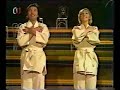 helena von dr�?kov� a karel gott, tato pozd?j?� verse se od p?vodn� l�?� t�m, ?e se zde zp�v� o l�t�n�, nikoliv?k l�b�n�.