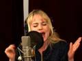 Duffy sings "Mercy" Unplugged