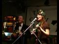 videos de Five Foot Two, Katy Carr and Matthew Black at The Crow Club