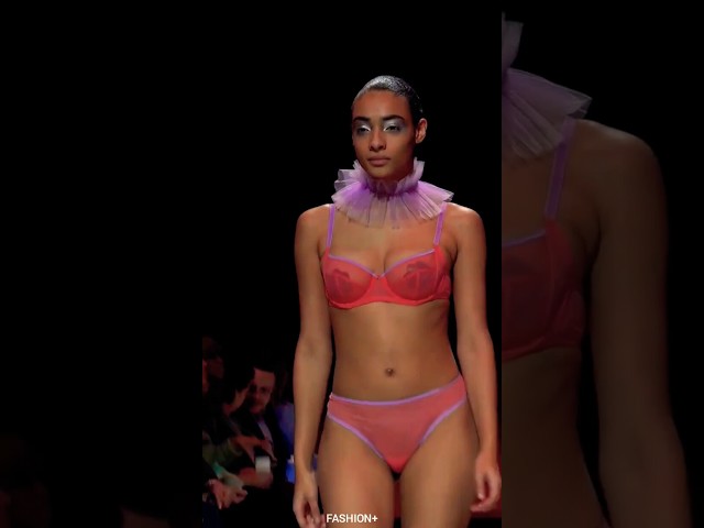 #swimming #swimsuit #beachwear #tiktok #trending #swimwear #bikini #weak