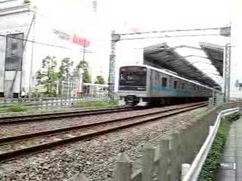 小田急線　湘南台駅に普通電車が到着