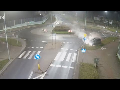 Piękny lot przez rondo w Człuchowie pijanego kierowcy