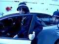 入港し投錨した客船に、武装工作員が立て篭もったという想定訓練です。投降した工作員を銃器対策部隊員が包囲し、機動隊員が確保、PCにて連行します。今訓練は、海上保安庁と警察の合同訓練です。【関連記事：SATマガジン2008 5月号 菊池雅之氏】