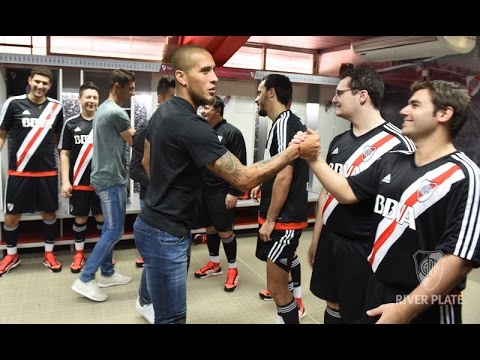 Los hinchas también presentaron la nueva camiseta alternativa