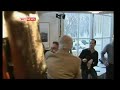 عراقي يرشق منتظر الزيدي بحذائه في مؤتمر صحافي بباريس