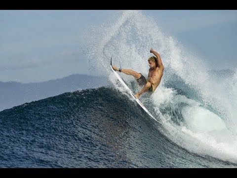 Mick Fanning fights for another world title