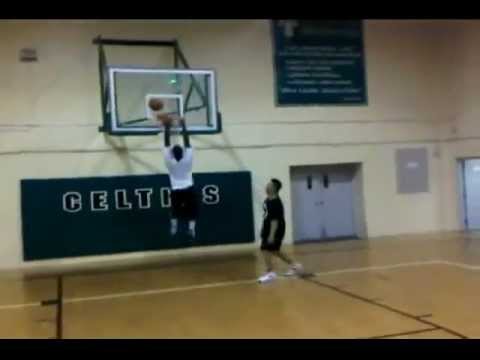 0 Une magnifique compilation de smashs ratés au basket