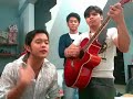 jamming muna bago pumunta ng triad for our gig.. haha.. with our guitarist mark/biboy.. may pa-cute sa likod.. haha.. first time atang di nagitara si em.. haha..