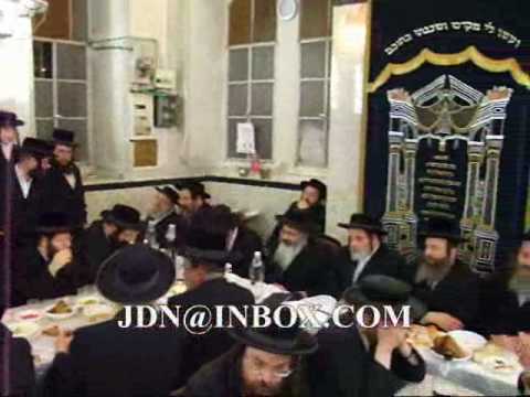 Lelov yerushalayim Rebbe conducting Yahrtzeid Tish for his father Menachem Av 5770