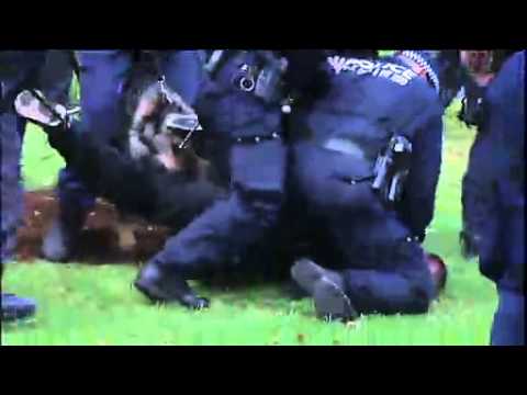 xgotfiveonitx - Police in Australia's largest city, Sydney, were accused by some of over-reacting to a protest by Muslims, in Sydney's Central Business District, against a c...