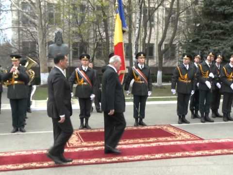 Președintele Nicolae Timofti l-a prezentat pe noul ministru al Apărării, Valeriu Troenco, în fața ofițerilor și angajaților instituției
