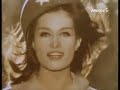 Dalida - Ils sont partis (1964) Ils sont partis, ils partiront toujours, toujours Là-bas, là-bas ils vont mourir au jour le jour Car c'est vers la gloire ou vers le trépas Qu'ils sont partis en marchant au pas Parmi eux mon amour marchait du même pas Ils sont si jeunes, ils sont si beaux Comment, comment Mon coeur peut-il y reconnaître mon amant Mon coeur il faut bien que je te pardonne Si a tout cela tu t'abandonnes En battant au rythme de leur pas qui résonne Il est parti il reviendra un jour, un jour Mais son regard au fond sera plus lourd, plus lourd Je le sais j'ai vu revenir mon père Et s'il parlait souvent de ses frères Non jamais, jamais il ne parlait de la guerre Ils sont partis, ils partiront toujours, toujours Là-bas, là-bas ils vont mourir au jour le jour Je sais que la guerre ils ne l'aiment pas Mais à les voir marcher au pas On peut croire que les hommes sont faits pour ça