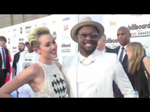 Mega-stars Arrive at Billboard Awards