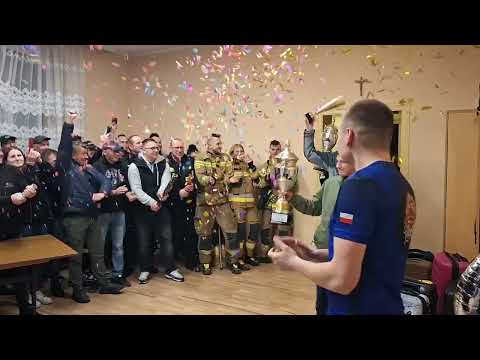 Huczne powitanie młodych strażaków w Machcinie :: video: Karol SchmidtLink do artykułu i zdjęć: https://elka.pl/content/view/129568/79/