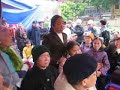 Chi nguoi Muong doi chat voi can bo dan van