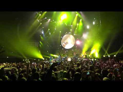 lelizondob - First two songs of Coldplay's concert in London - December 2011.